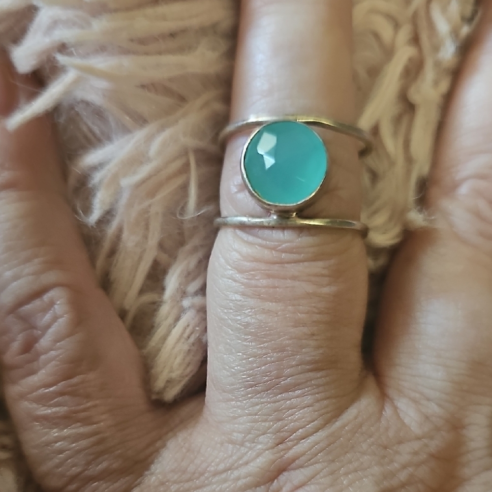 Elegant Silver Ring with Aqua Chalcedony Gemstone